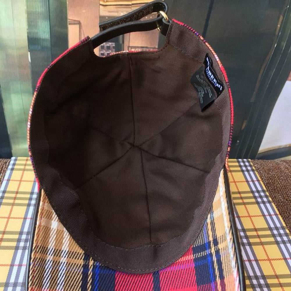 Bv*b*rry Hat